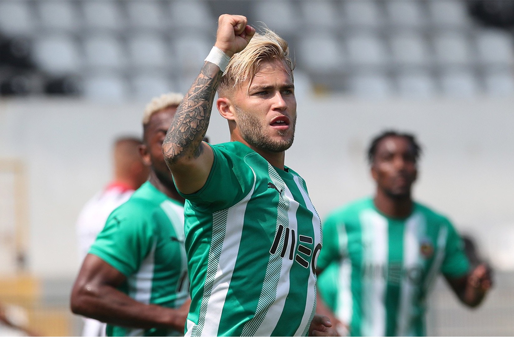 爱游戏在线包含葡超转会期再迎强敌，广州队单刀错失，主帅态度：态度坚定，临场指挥获称赞的词条